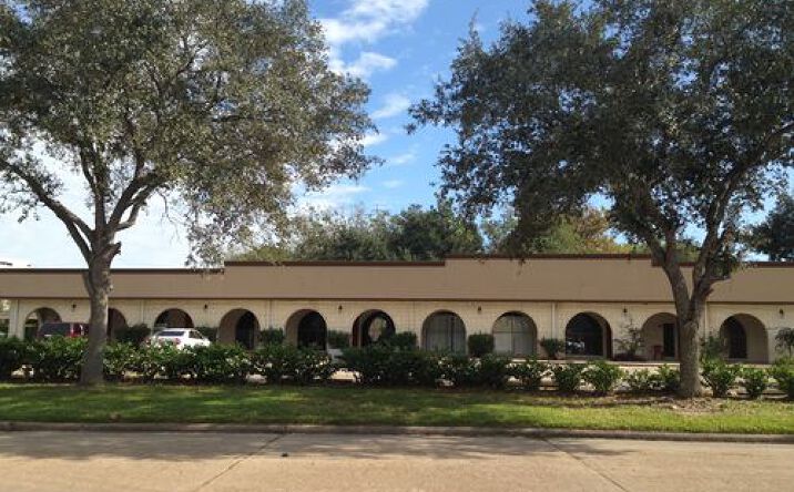 Pictures of Retail, Office property located at 17400 El Camino Real, Houston, TX 77058 for lease - image #1