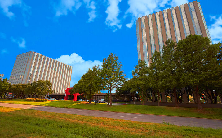 Pictures of Office property located at 8585 N Stemmons, Dallas, TX 75247 for lease - image #1