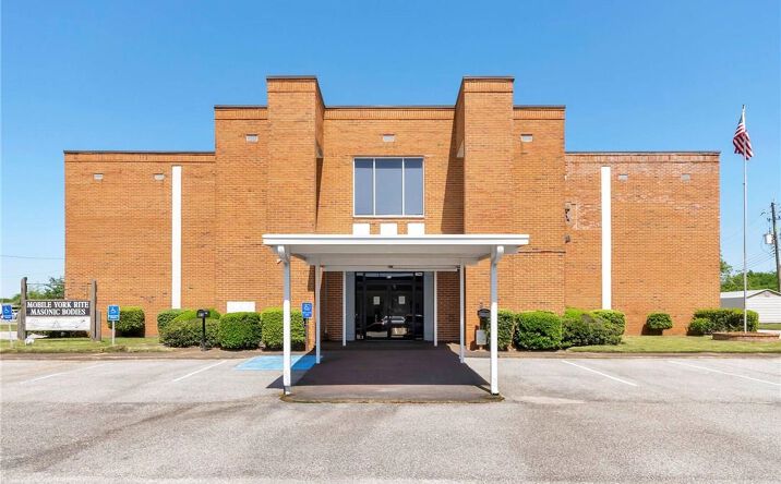 Pictures of Office property located at 67 Midtown Park E, Mobile, AL 36606 for lease - image #1
