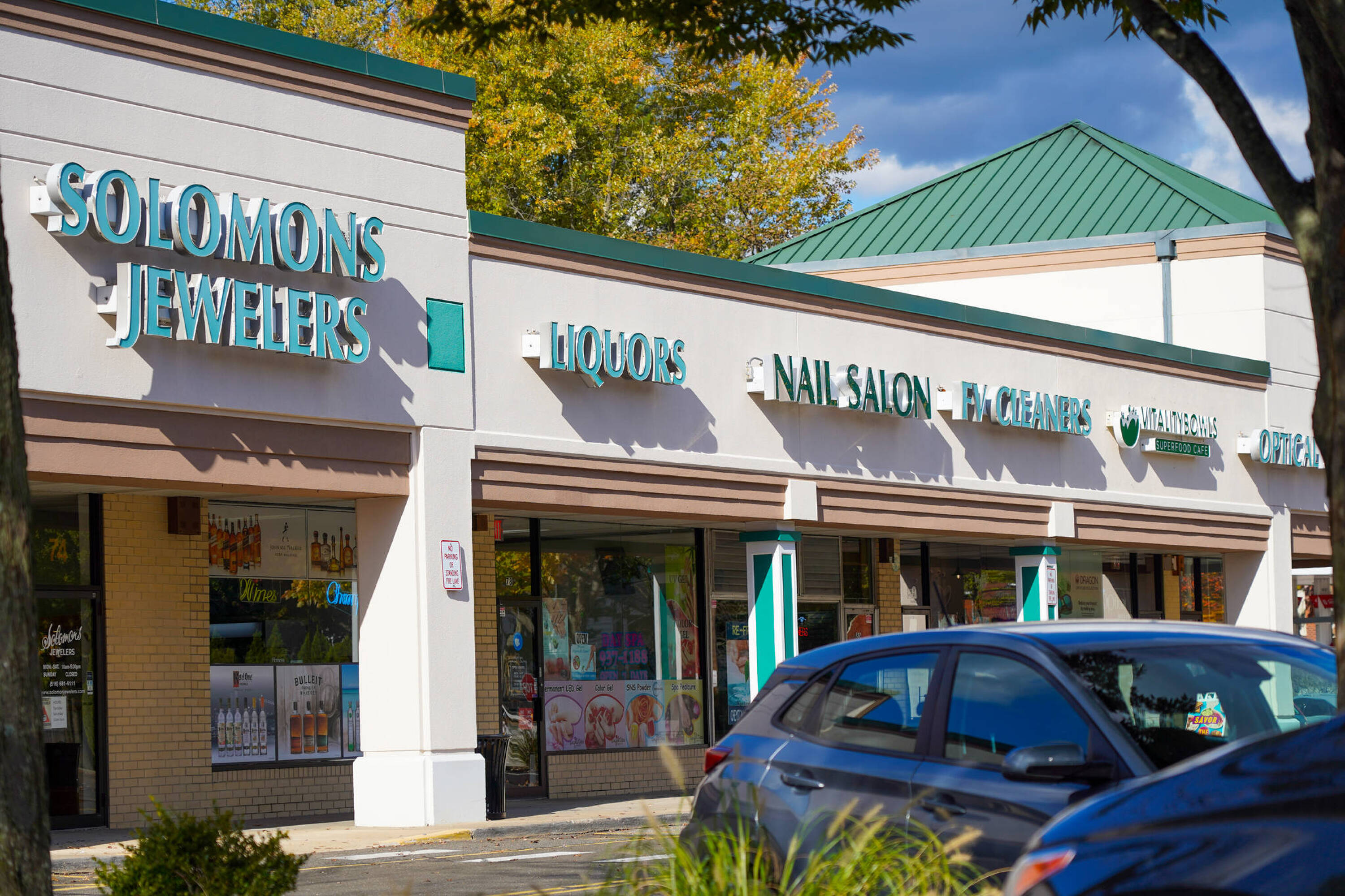 Hill Rd & Country Dr, Plainview, NY 11803