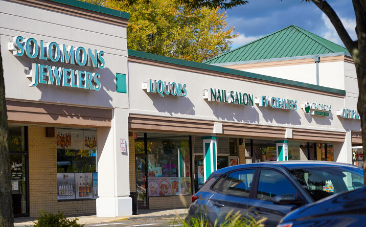Pictures of Retail property located at 50 Manetto Hill Mall, Plainview, NY 11803 for lease - image #1