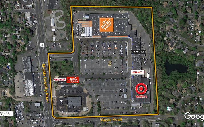Pictures of Retail property located at 352 Independence Plaza, Selden, NY 11784 for lease - image #1