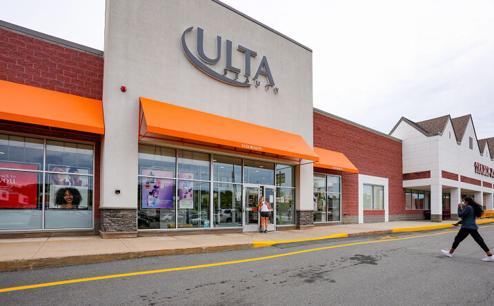 Pictures of Retail property located at 272 Daniel Webster Hwy, Nashua, NH 03060 for lease - image #1
