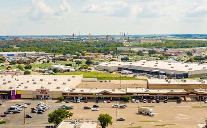 Pictures of Retail property located at 408 N Valley Mills Dr, Waco, TX 76710 for lease - image #1