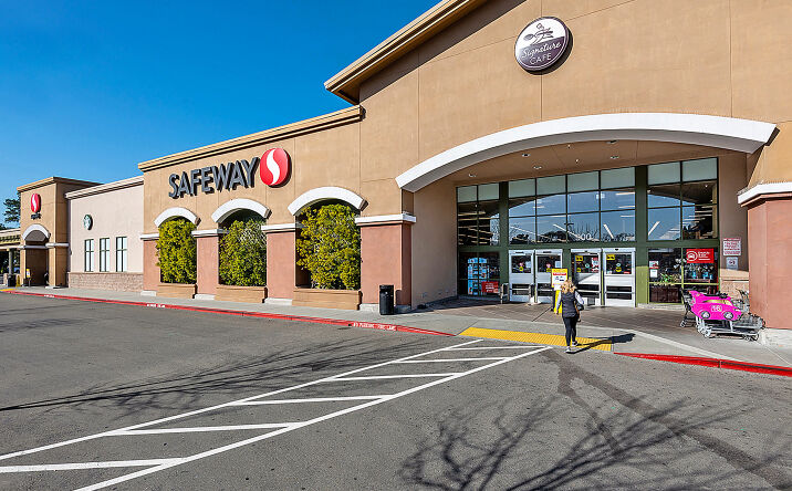 Pictures of Retail, Restaurant property located at 900 Diablo Ave, Novato, CA 94947 for lease - image #1