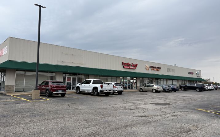 Pictures of Retail property located at 1960 Freedom Pkwy, Washington, IL 61571 for lease - image #1