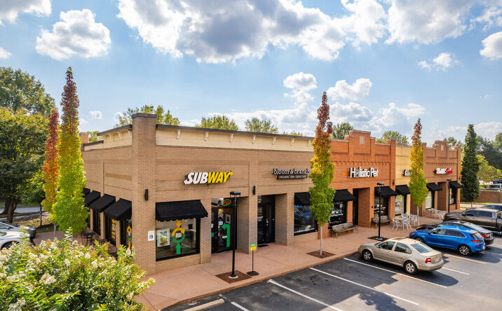 Pictures of Retail property located at 330 Mayfield Dr, Franklin, TN 37067 for lease - image #1