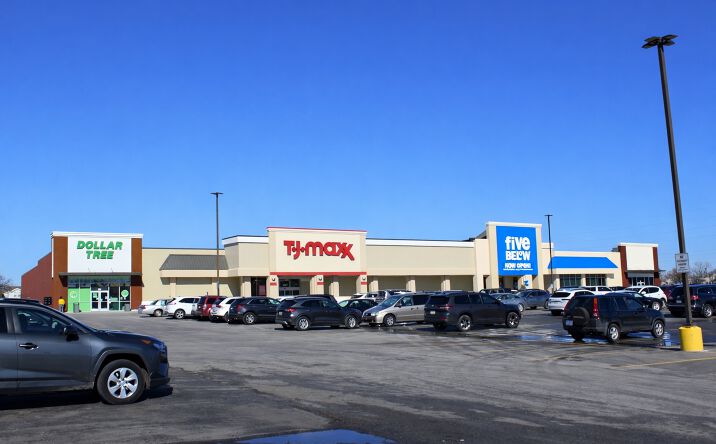 Pictures of Retail property located at 830 Main St, Gardner, KS 66030 for lease - image #1