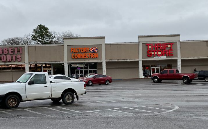 Pictures of Retail property located at 804 Pelham Rd S, Jacksonville, AL 36265 for sales - image #1