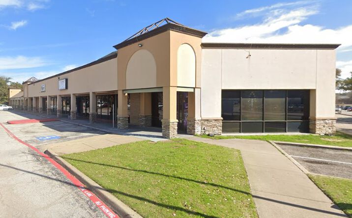 Pictures of Retail property located at 800-810 W Arapaho Road, Richardson, TX 75080 for lease - image #1