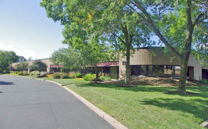 Pictures of Office property located at 11 Executive Dr, Fairview Heights, IL 62208 for lease - image #1