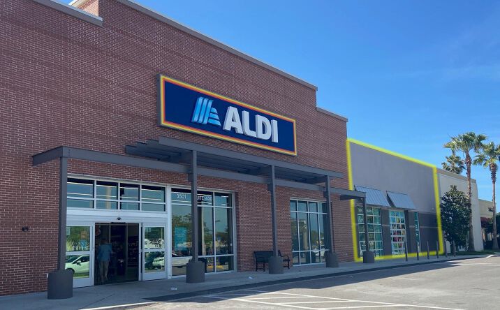 Pictures of Retail property located at 3501 S Tamiami Trl, Sarasota, FL 34239 for lease - image #1