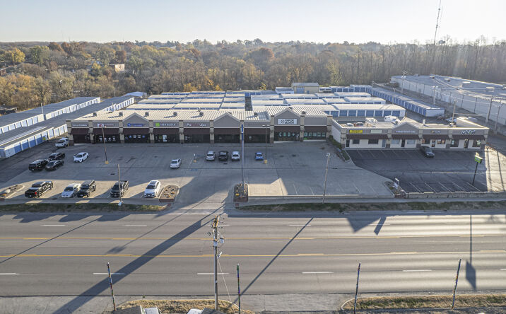 Pictures of Retail property located at 2901-3011 S Belt Hwy, St Joseph, MO 64503 for lease - image #1