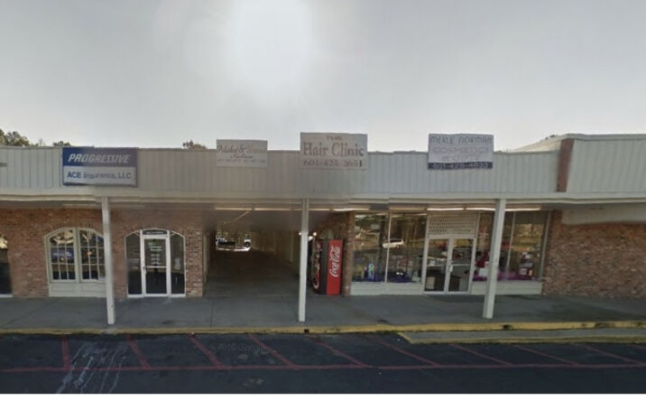 Pictures of Retail property located at 946 N 16th Ave, Laurel, MS 39440 for lease - image #1