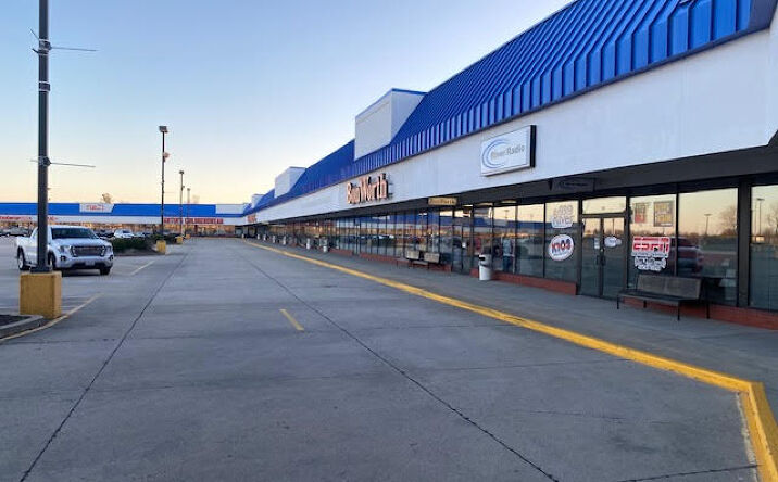 Pictures of Retail property located at 100 Outlet Dr, Sikeston, MO 63801 for lease - image #1