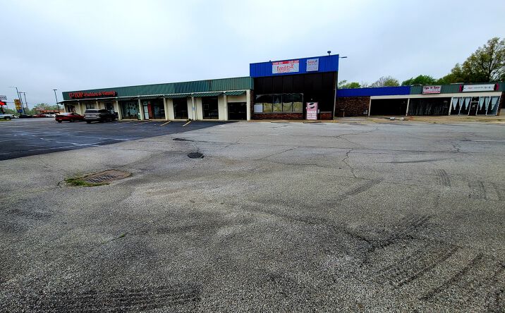 Pictures of Retail property located at 1343 N. Route 48, Decatur, IL 62526 for lease - image #1