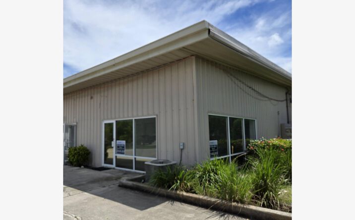 Pictures of Retail, Office, Industrial property located at 3573 Enterprise Ave, Naples, FL 34104 for lease - image #1