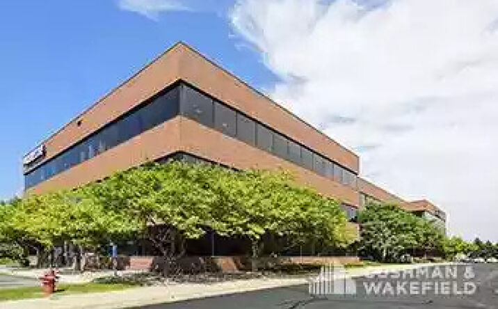 Pictures of Office property located at 900 Long Lake Rd, New Brighton, MN 55112 for lease - image #1