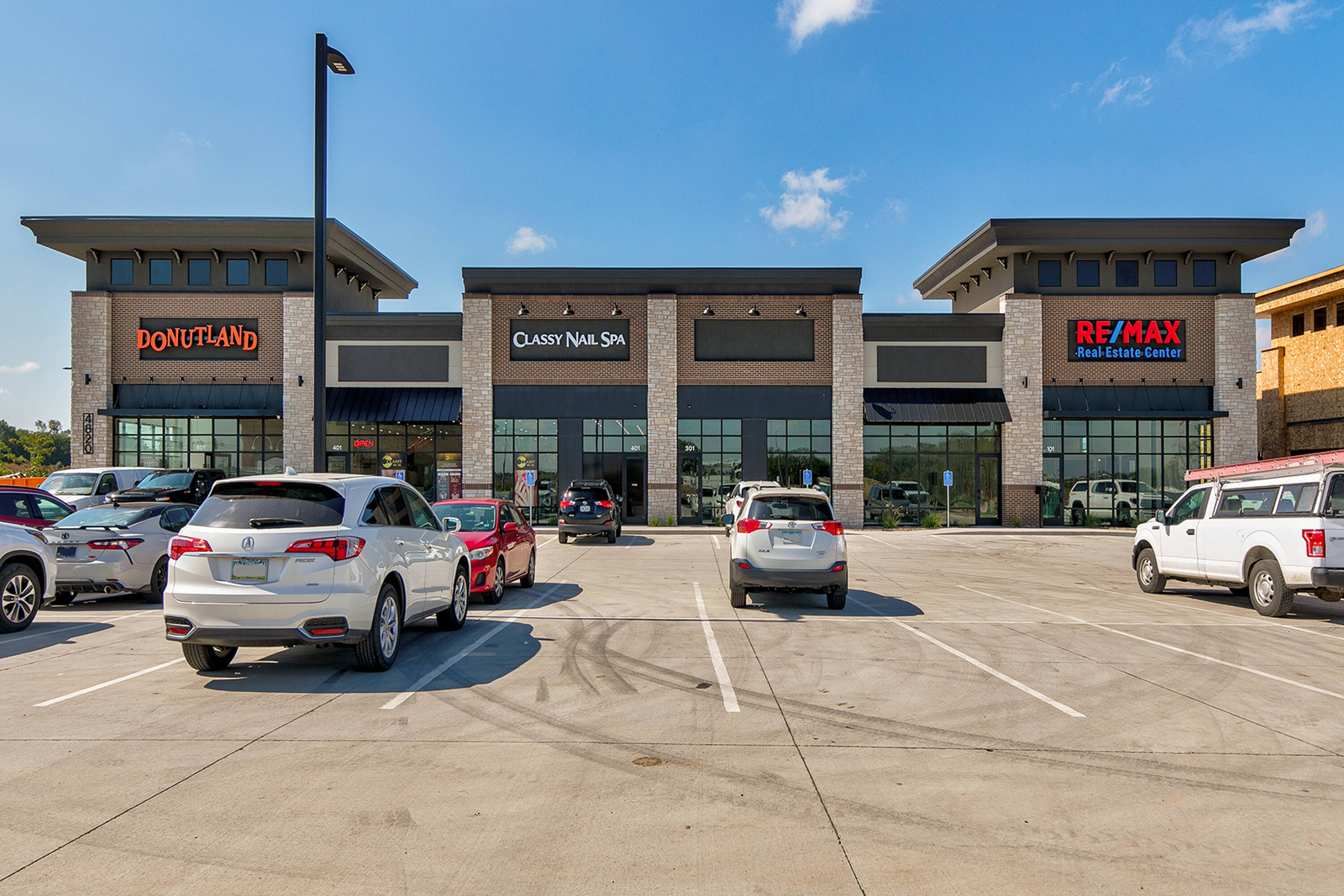 4820 100th St, Urbandale, IA 50322