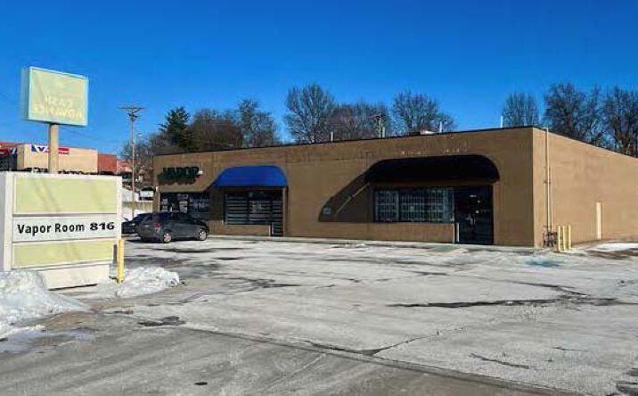 Pictures of Retail property located at 9598 E. 350 Highway, Raytown, MO 64133 for lease - image #1