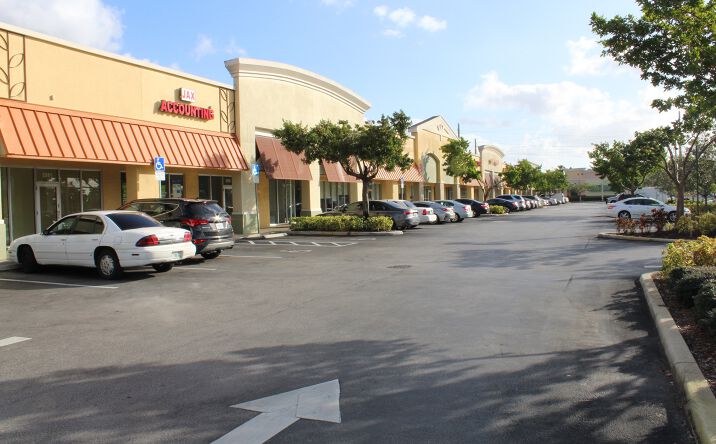 Pictures of Retail property located at 5501 W Oakland Park Blvd, Lauderhill, FL 33313 for lease - image #1