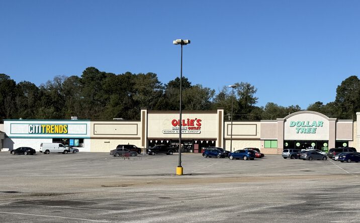 Pictures of Retail, Restaurant property located at 2004 Veterans Memorial Drive, Birmingham, AL 35214 for lease - image #1