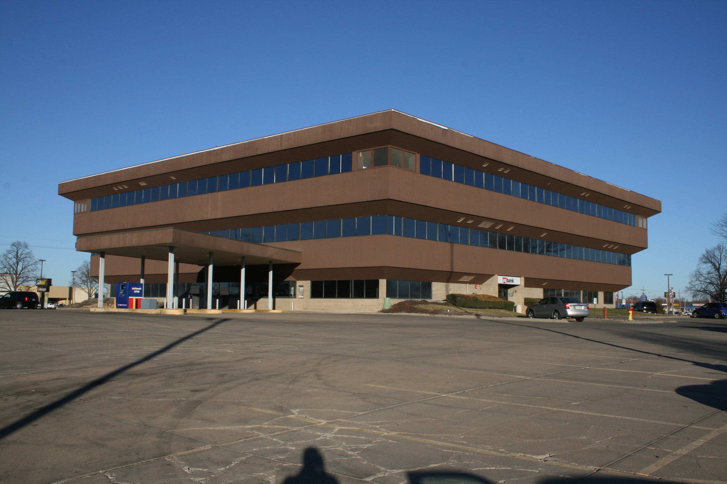 2121 N b Rd, Grand Island, NE 68803