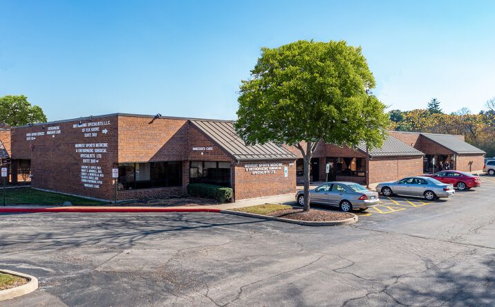 Pictures of Office property located at 901 Biesterfield Rd, Elk Grove Village, IL 60007 for lease - image #1