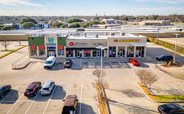 Pictures of Retail property located at 1230 N Valley Mills Dr, Waco, TX 76710 for lease - image #1