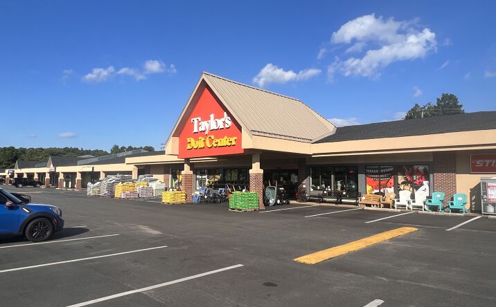 Pictures of Retail property located at 1747-1811 George Washington Memorial Hwy, Gloucester Point, VA 23062 for lease - image #1