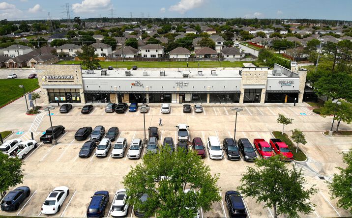 Pictures of Retail property located at 11411 N Sam Houston Pkwy E, Humble, TX 77396 for lease - image #1