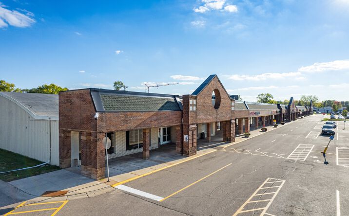 Pictures of Retail property located at 9201 S Hwy Dr, Circle Pines, MN 55014 for lease - image #1