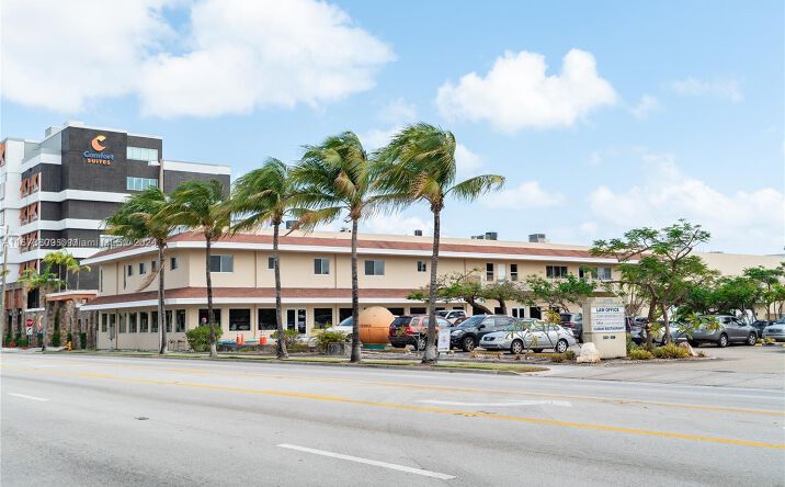 Pictures of Retail property located at 222 N Federal Hwy # 104, Dania Beach, FL 33004 for lease - image #1