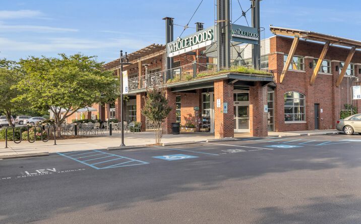 Pictures of Retail property located at 301 Manufacturers Road, Chattanooga, TN 37405 for lease - image #1