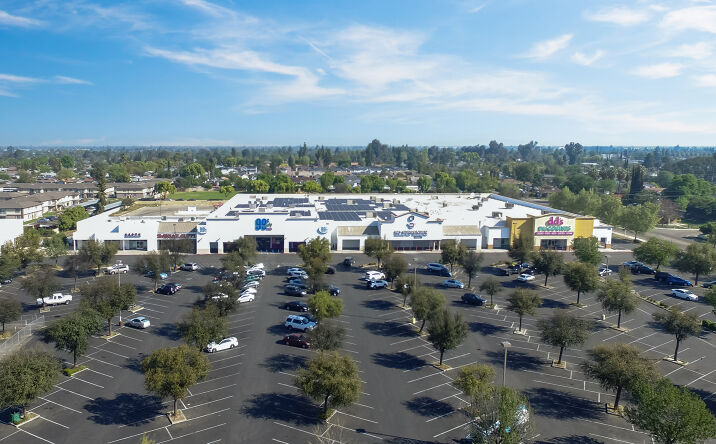 Pictures of Retail property located at N Willow Ave, Fresno, CA 93727 for lease - image #1