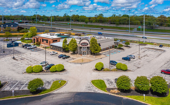 Pictures of Restaurant property located at 5835 Landerbrook Dr, Lyndhurst, OH 44124 for sales - image #1