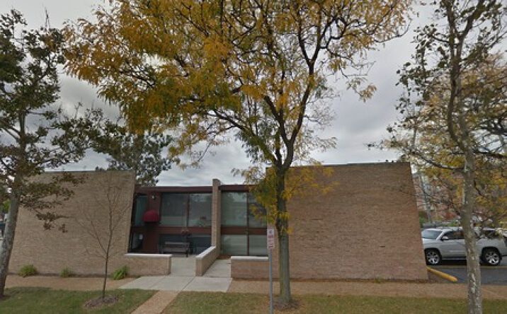 Pictures of Office property located at 100 E Irving Park Road 109, Roselle, IL 60172 for lease - image #1