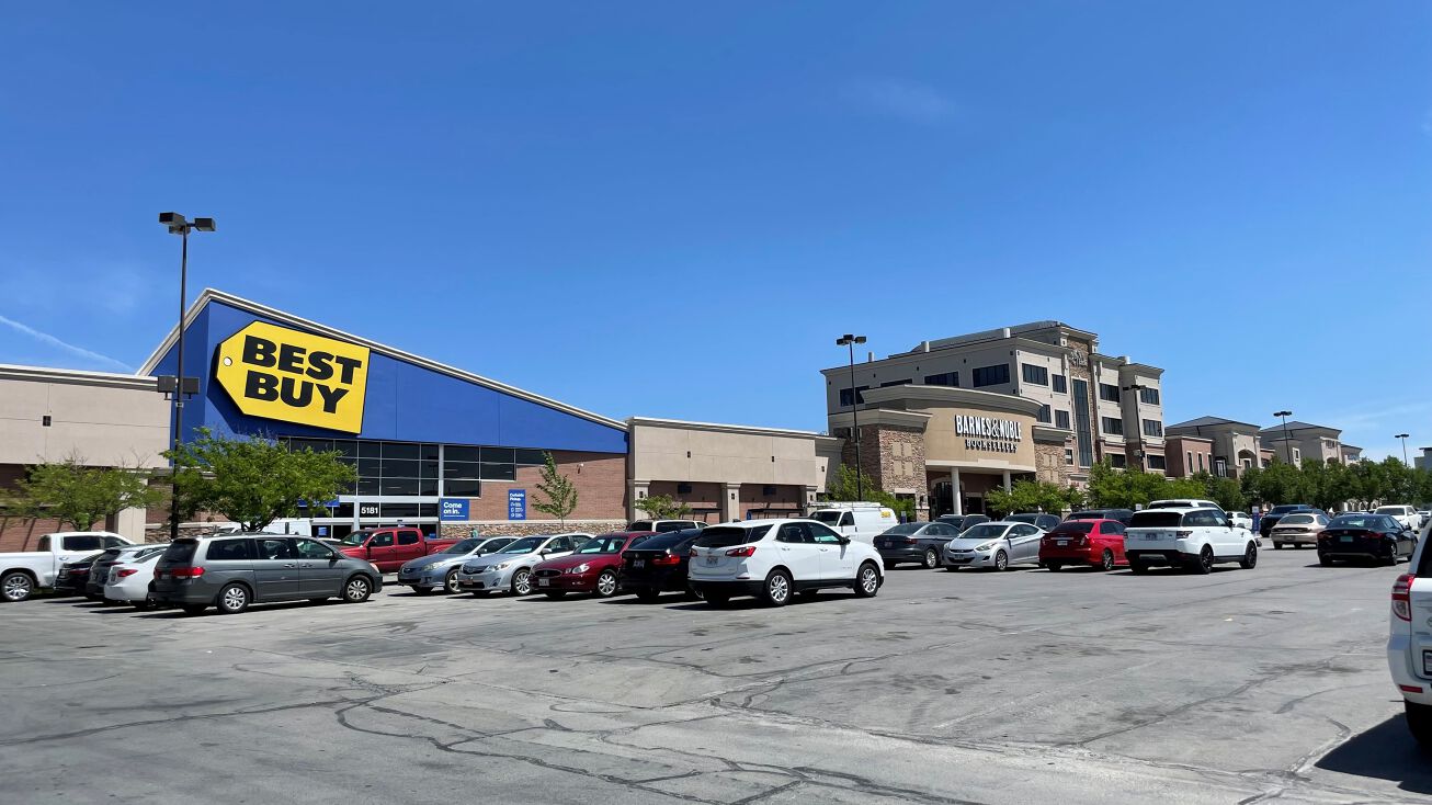 5283 S State St, Murray, UT 84107