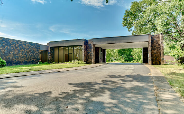 Pictures of Office property located at 2710 College Ave, Alton, IL 62002 for lease - image #1