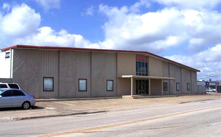 Pictures of Industrial property located at 5303 Glenmont Dr, Houston, TX 77081 for lease - image #1