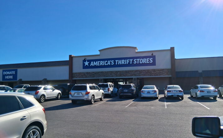 Pictures of Retail property located at 5714 Brainerd Rd, Chattanooga, TN 37411 for lease - image #1