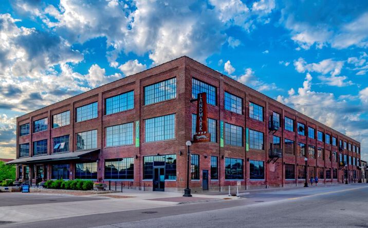 Pictures of Office, Restaurant, Retail property located at 401 2nd St N, La Crosse, WI 54601 for lease - image #1