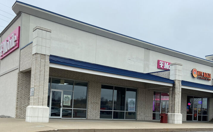 Pictures of Retail, Restaurant property located at 3924 Jr Prewitt Pkwy, Osage Beach, MO 65065 for lease - image #1