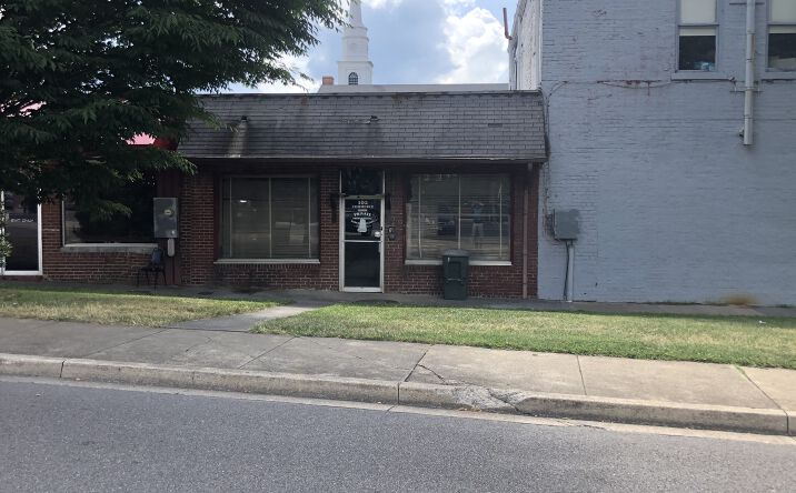 Pictures of Retail property located at 102 S Commerce St, Johnson City, TN 37604 for lease - image #1
