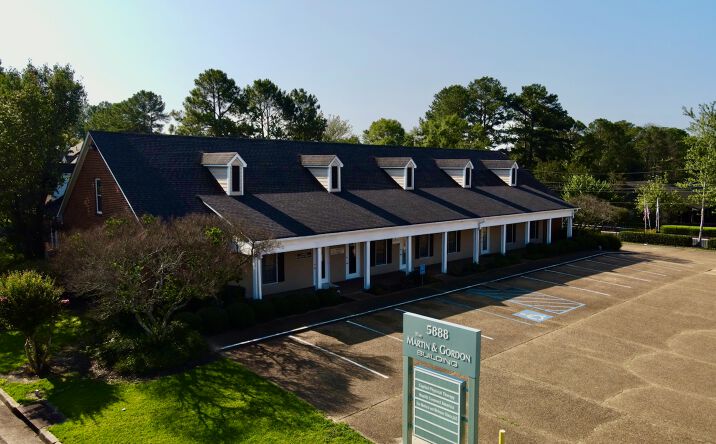Pictures of Retail, Office property located at 5888 Ridgewood Rd, Jackson, MS 39211 for lease - image #1