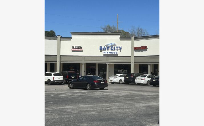 Pictures of Retail property located at 5624 Old Shell Rd, Mobile, AL 36608 for lease - image #1