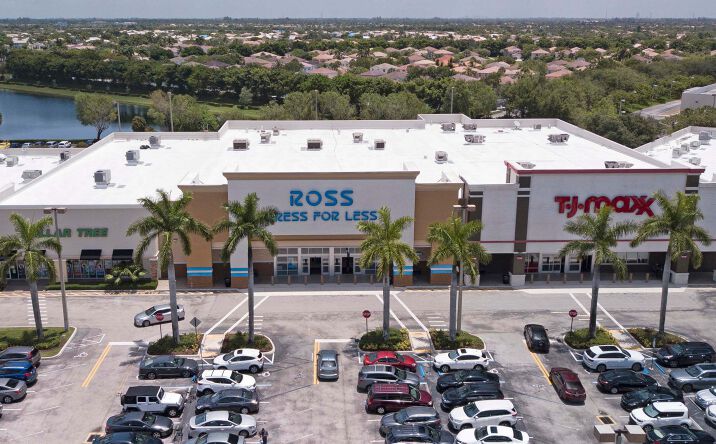 Pictures of Retail property located at 15825 Pines Blvd, Pembroke Pines, FL 33027 for lease - image #1