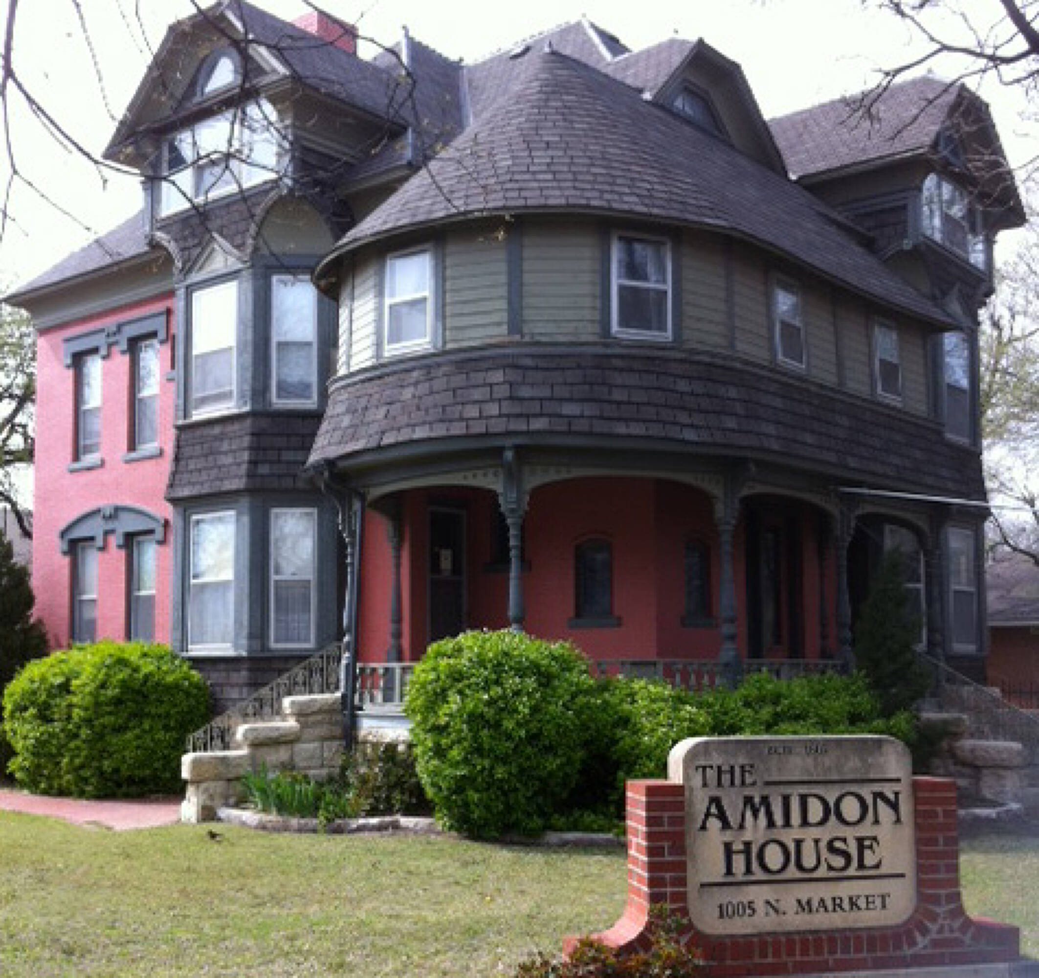 1005 N Market St, Wichita, KS 67214