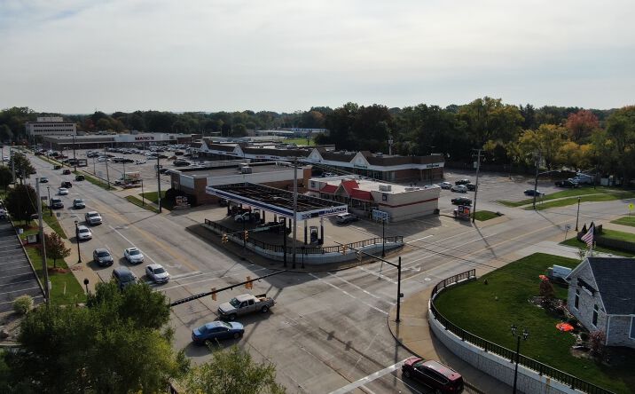 Pictures of Retail property located at 371-447 W Bagley Rd, Berea, OH 44017 for lease - image #1