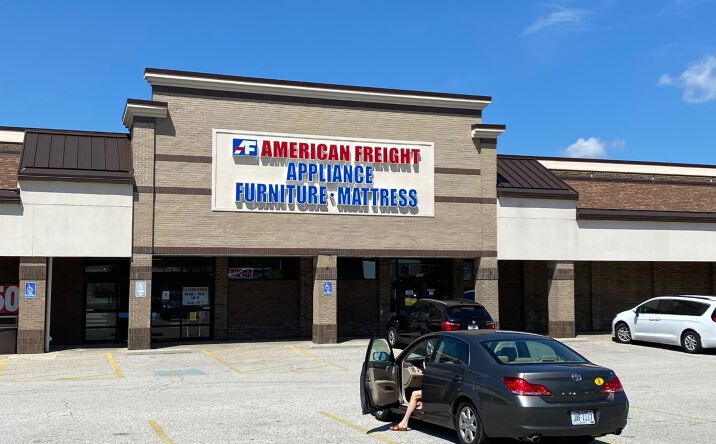 Pictures of Retail property located at 7450-7490 Broadview Rd, Cleveland, OH 44134 for lease - image #1